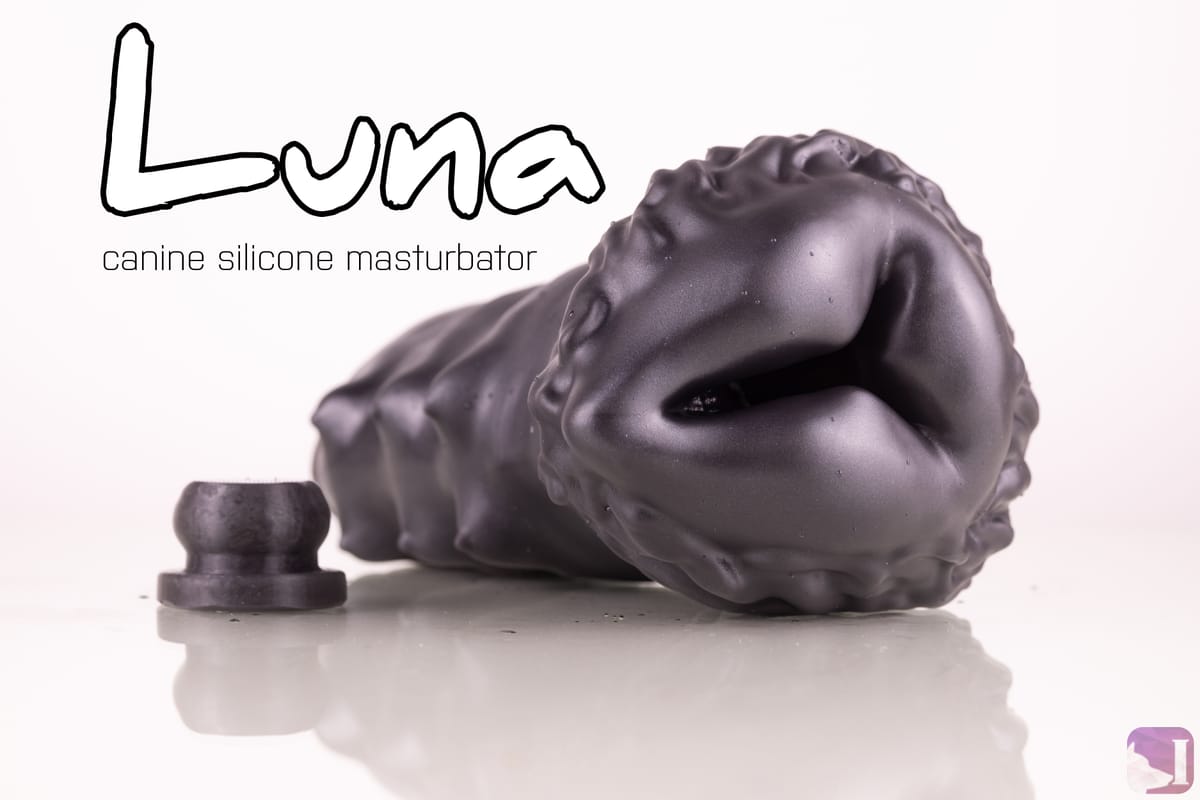 Luna the Wolfess – Canine silicone masturbator