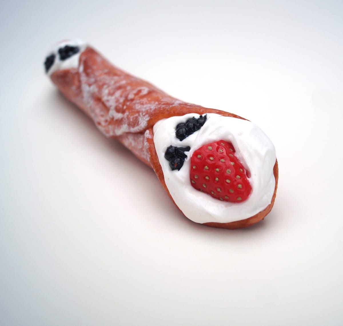 Premium Cannolo with sugar and fruits - the Sicilian variation of our love treats
