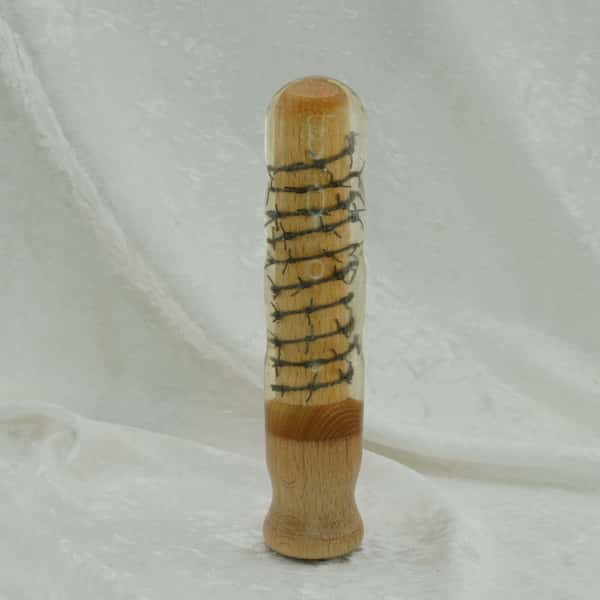 Handcrafted Beechwood Dildo with Barbed Wire Design – 19 cm / 3.5 cm