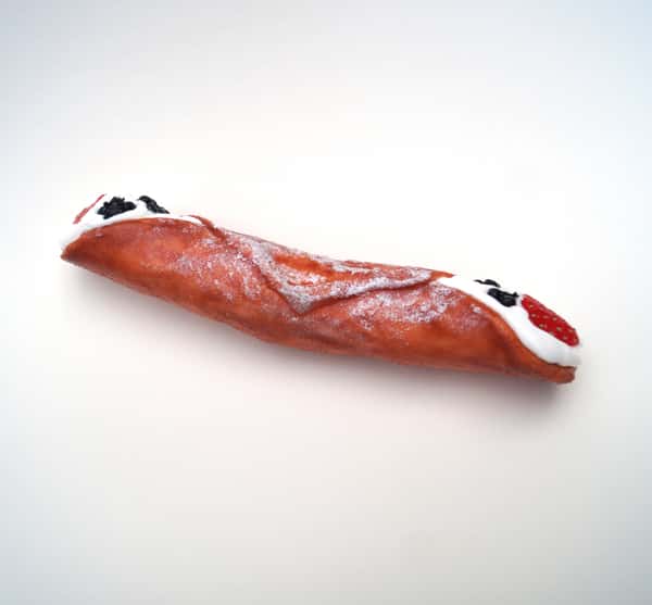 Premium Cannolo with sugar and fruits - the Sicilian variation of our love treats