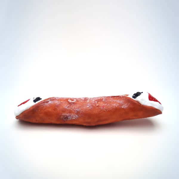Premium Cannolo with sugar and fruits - the Sicilian variation of our love treats