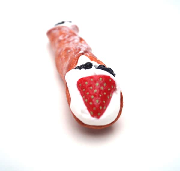 Premium Cannolo with sugar and fruits - the Sicilian variation of our love treats