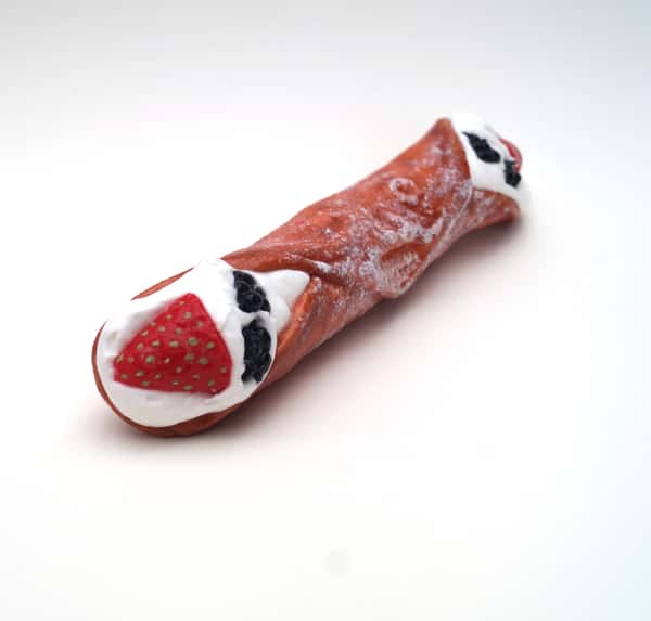 Premium Cannolo with sugar and fruits - the Sicilian variation of our love treats